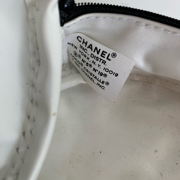 Auth VTG CHANEL 1991 Cosmetic Bag - Picture 6 of 8